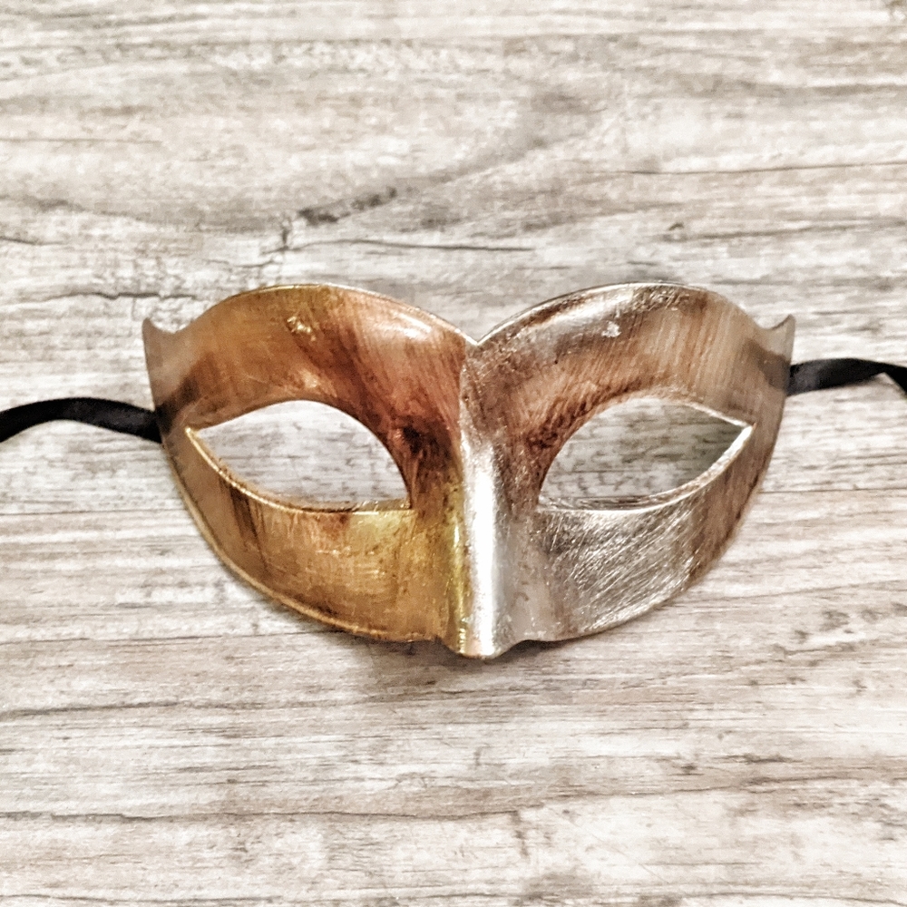 Unisex Masquerade Mask in Gold | Mardi Gras Mask